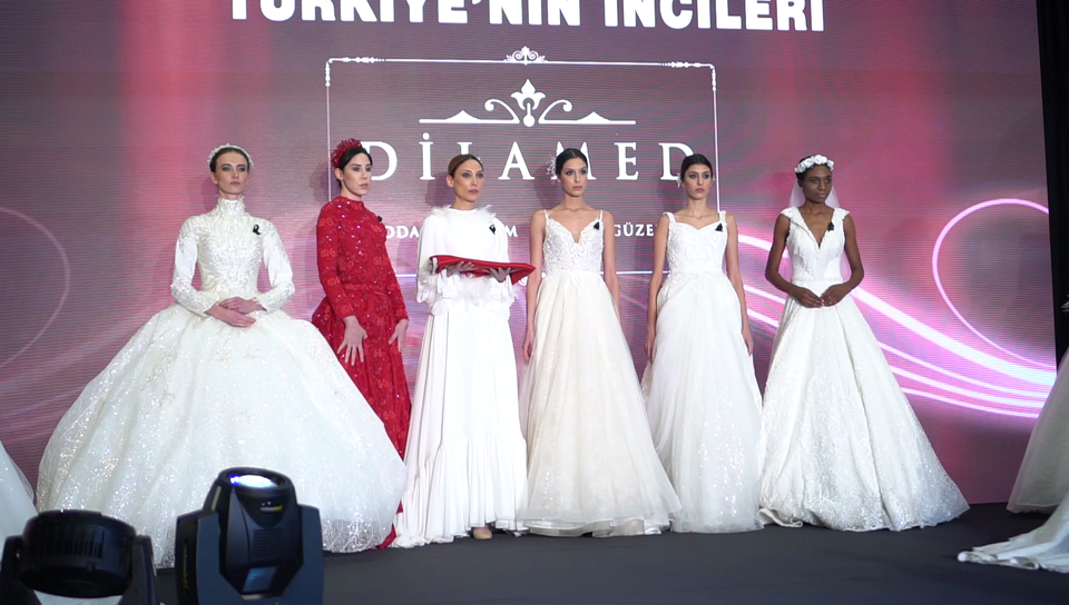 DİLAMED MODA EVİ 2020-2021 KOLEKSİYON DEFİLESİ AYAKTAALKIŞLANDI
